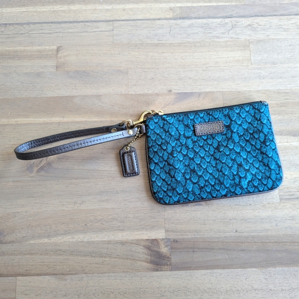 COACH Emerald Snakeskin‎ Print Wristlet